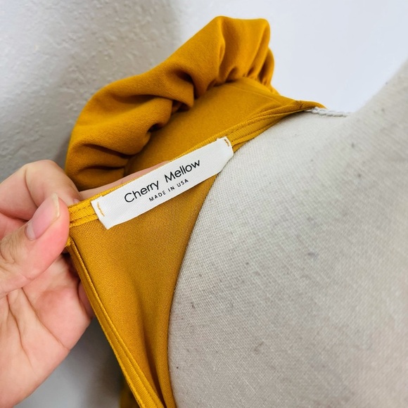 NWT CHERRY MELLOW YELLOW BRONZE LONG SLEEVE PUFF SLEEVE BODY CON DRESS - Picture 4 of 5